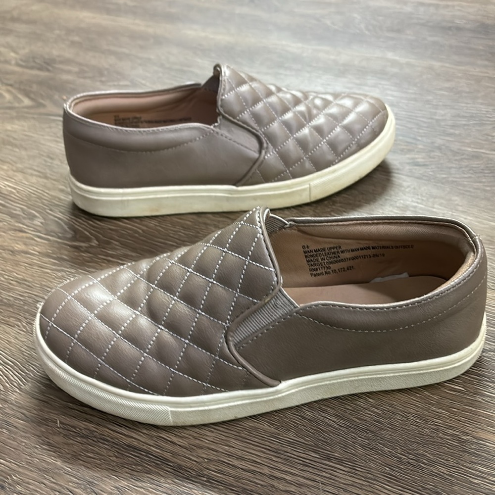a new day quilted slides / 6.5 EUC tan